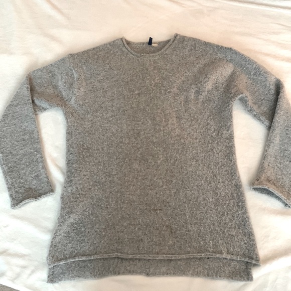 Men’s soft gray long sleeve sweater - Picture 1 of 7